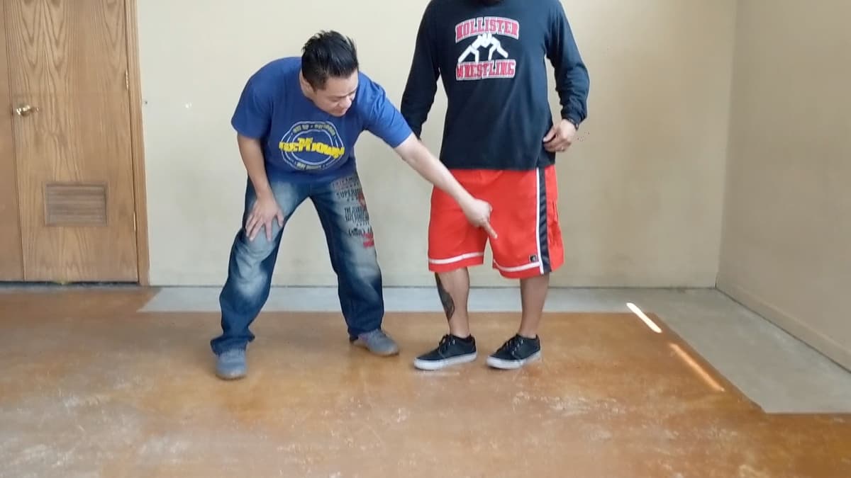 Ceech teaching knee pop footwork